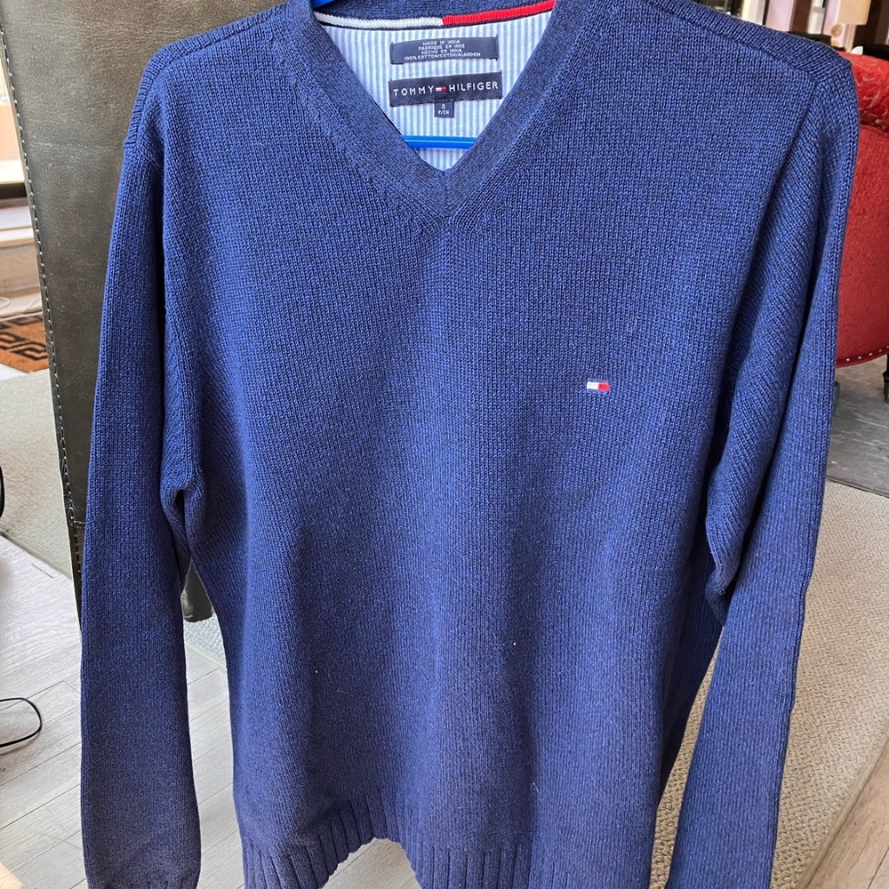 Tommy Hilfiger men’s cotton V-neck sweater